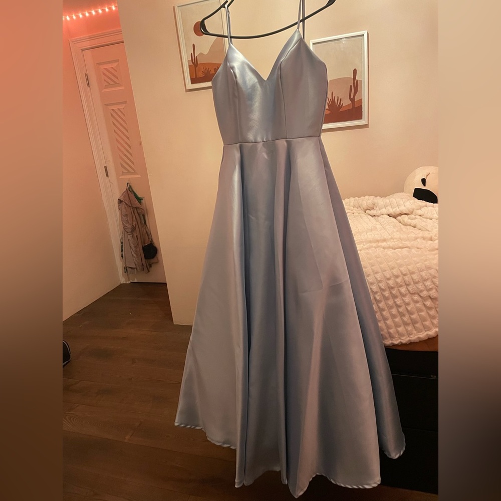 ARIA COUTURE prom dress
Never worn
Willing to trade for something size 0 or 00